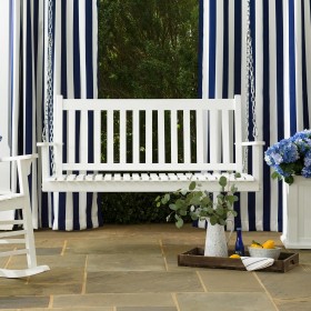  Altalene e amache | Altalena da veranda in legno a doghe Plow & Hearth