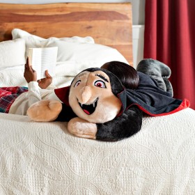  Cuscini decorativi per interni | Cuscino per il corpo in peluche a forma di vampiro di Halloween Plow & Hearth