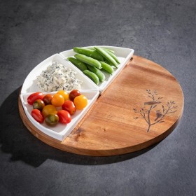  Articoli per la cucina e l'intrattenimento | Set di posate rotonde in legno Plow & Hearth da 12" con 3 piatti in ceramica