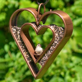  Mangiatoie per uccelli da esterno | Mangiatoia per uccelli a forma di cuore in rame e plexiglass Plow & Hearth Fly-Thru