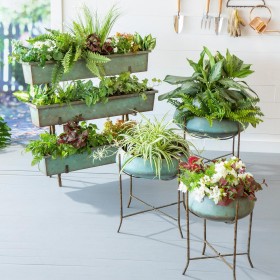  Fioriere e supporti per piante da esterno | Plow & Hearth, set di 3 vasi Verdigris oversize su supporto