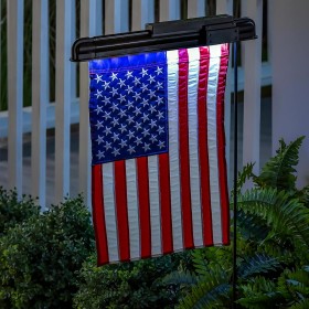  Accenti solari per la vita all'aperto | Luce solare Plow & Hearth per bandiera da giardino