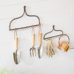 家具・チェスト・収納キャビネット | Plow & Hearth 金属製レーキ壁掛けフック 2個セット