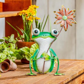屋外用ガーデンスタチュー | Plow & Hearth 金属製カエルとカラフルな花の像 高さ15インチ