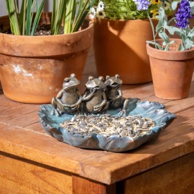  Fuglebad for utendørs bruk | Plow & Hearth harpiksfuglbad med froskfamilie