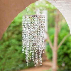  Zvonkohry a mobilné zvonkohry pre vonkajšie bývanie | Strieborný zrkadlový vonkajší luster Plow & Hearth so solárnymi svetlami