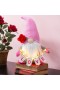  Acentos decorativos para interiores | Decoración de mesa con gnomos de San Valentín iluminados de Plow & Hearth