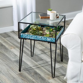  Mesas auxiliares de muebles | Mesa de metal Plow & Hearth con tablero de vidrio y macetero de metal verde azulado