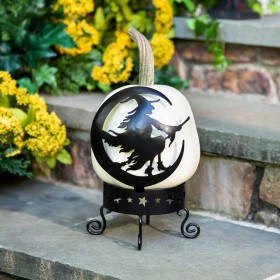  Acentos decorativos para interiores | Portacalabazas de metal con forma de luna y bruja de Plow & Hearth