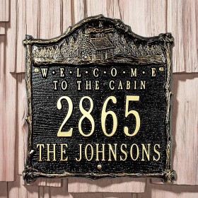  Letreros y placas de pared para exteriores | Placa de aluminio fundido "Bienvenido a la cabaña" de Plow & Hearth, fabricada en Estados Unidos.