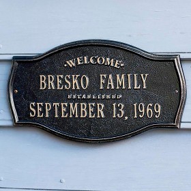  Letreros y placas de pared para exteriores | Placa de bienvenida personalizada de Plow & Hearth Heirloom