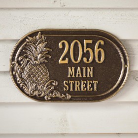 Letreros y placas de pared para exteriores | Placa de dirección personalizada con forma de piña de Plow & Hearth