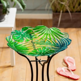  Baños para pájaros para exteriores | Plow & Hearth - Baño para pájaros de vidrio con borde esculpido de 45 cm, hojas de palma