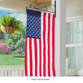  Accesorios para banderas de exterior | Colgador de banderas de pared Plow & Hearth Swirl