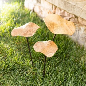  Estacas de jardín para exteriores | Estacas de metal con forma de hongo de madera tallada a mano de Plow & Hearth (juego de 3)