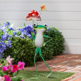 Estatuas de jardín para exteriores | Estatua de rana de metal con sombrilla de hongo de Plow & Hearth, 73 cm de alto