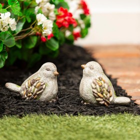  Estatuas de jardín para exteriores | Estatua de pájaros de resina con alas de guijarro de Plow & Hearth, 12,7 cm de alto