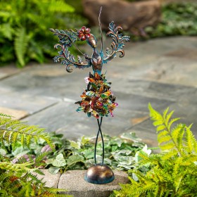  Estatuas de jardín para exteriores | Estatua de ángel mariposa de metal de Plow & Hearth, 48 cm de alto