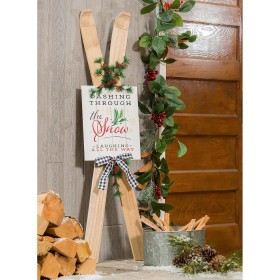  Arte mural para exteriores | Letrero navideño de madera con esquís de Plow & Hearth para porche