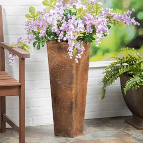  Jardineras y soportes para plantas para exteriores | Jardinera de metal repujado para puerta de entrada de Plow & Hearth, girasoles en cobre quemado