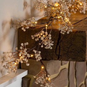  Indendørsliv Kunstige blomster og planter | Plow & Hearth Indendørs/udendørs oplyst babyånde-guirlande med timer