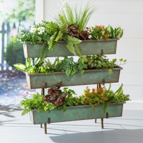  Udendørs plantekasser og plantestativer | Plow & Hearth Distressed Teal plantekasse med distressed kobberstativ