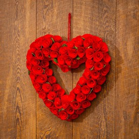  Sisätilojen seppeleet | Plow & Hearth Valentine Heart -puinen kiharaseppele, 40 cm korkea