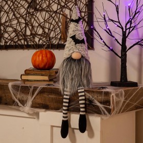  Dekorative Akzente für den Innenbereich | Plow & Hearth 23" Stoff-Sitzzwerg mit Fledermaushut und gestreiften Socken, Tischdekoration