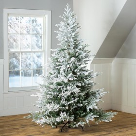  Beleuchtung Beleuchtete Bäume und Girlanden | Plow & Hearth beflockter Weihnachtsbaum aus Roanoke-Fichte