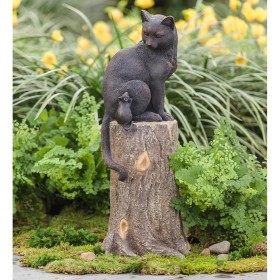  Gartenstatuen für draußen | Plow & Hearth, Katze und Maus auf Baumstumpf, Rasenornament